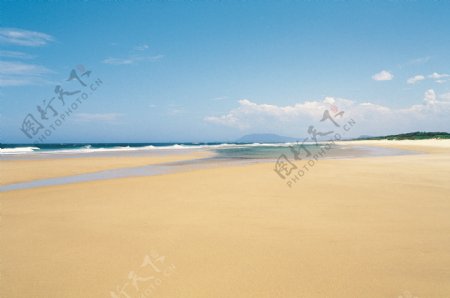 海滩蓝天图片