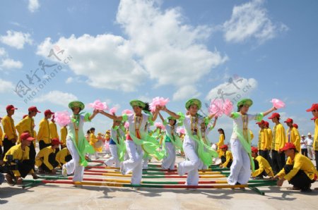 京族少女哈节跳舞图片