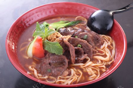 台湾红烧牛肉拉面图片