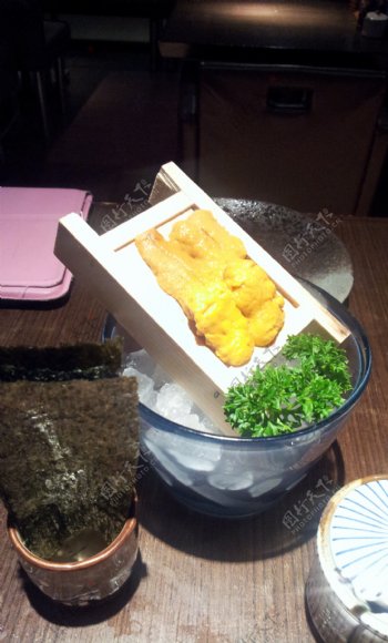 日式寿司海胆图片