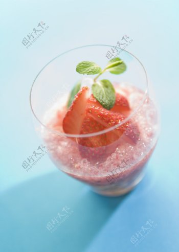 草莓雪糕图片