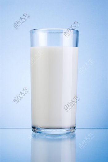 一杯牛奶图片