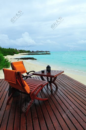 渡假海滩躺椅图片