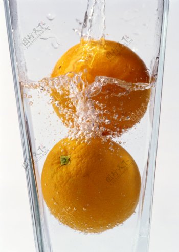 新鲜水果橙子杯子橙子水二个橙子橘子JPG