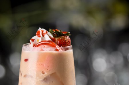 冰皇家奶茶草莓口味图片