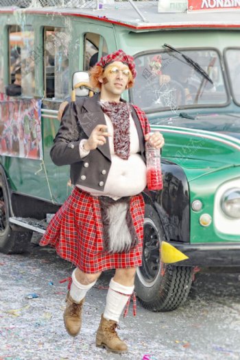 利马索尔二月十四日肖像老年人假扮的苏格兰人在利马索尔的狂欢节的狂欢节游行在二月十四日