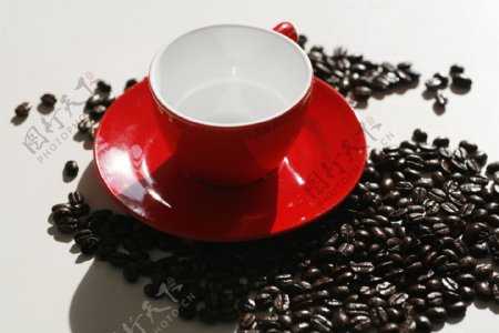 咖啡杯与咖啡豆图片