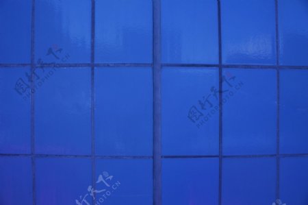 蓝色的玻璃墙