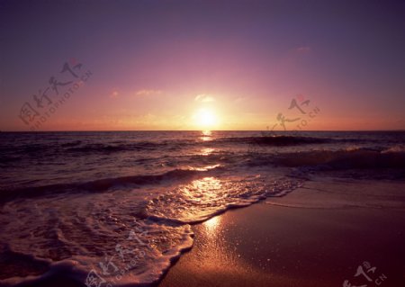 海滩落日图片
