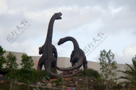 恐龙雕像母子图片