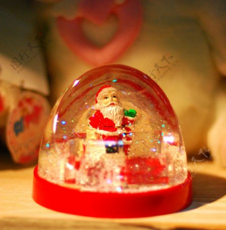 圣诞老人水晶球图片