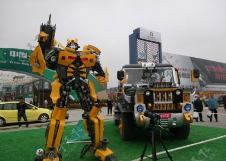 大黄蜂机器人悍马图片
