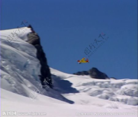 冬季雪山滑翔视频素材