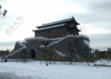 雪中的前门图片