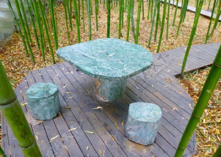 竹林石桌图片