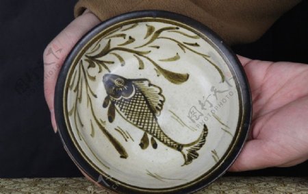磁州窑鱼纹碗图片