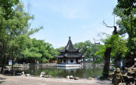 西园寺放生池图片