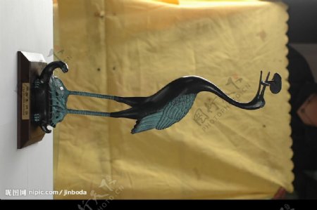 鹤型青铜器图片
