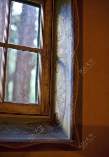 豪华别墅庄园里的窗户图片