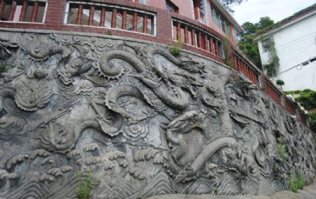 北辰山石壁龙图片