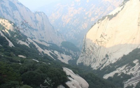 华山峡谷图片