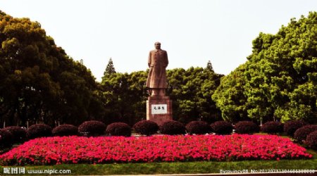 上海复旦大学塑像图片