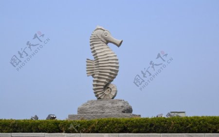 烟台海滨雕塑图片