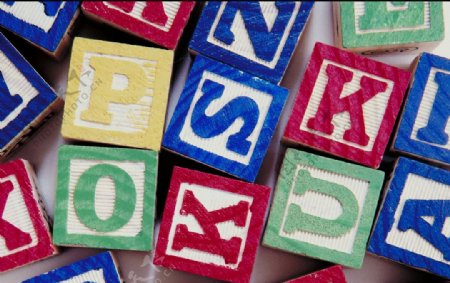 字母玩具彩色块图片