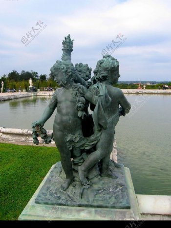 凡尔赛花园的雕塑天使图片