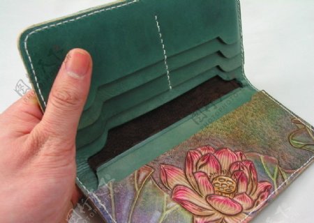 纯手工绘画的纯手工缝制钱包图片