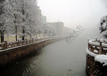 雪雾锁秦淮图片