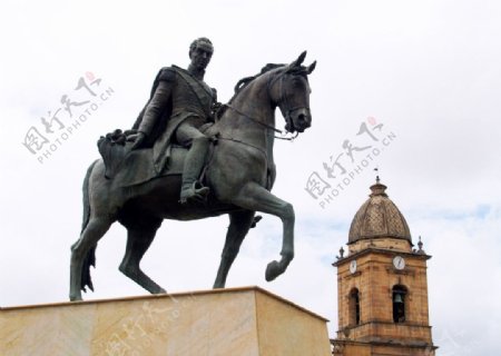 雕塑骑马的人图片
