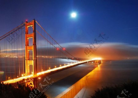 桥梁月光图片