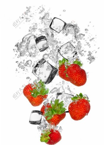 草莓冰块图片