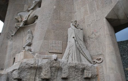 西班牙圣家大教堂雕塑图片