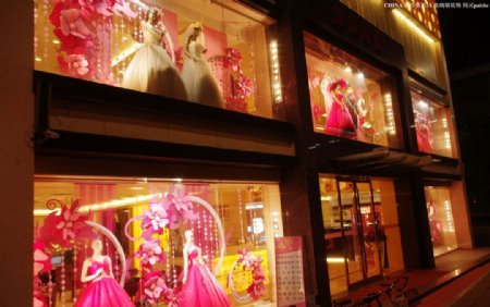 城市夜景婚纱店图片