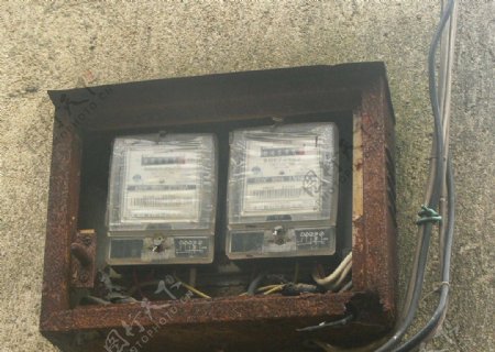 破旧的电表箱图片