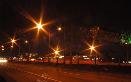 绝美台湾高速公路夜景图片