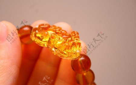 黄水晶貔貅手链图片