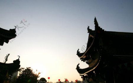 贵阳黄昏时分的黔名寺图片