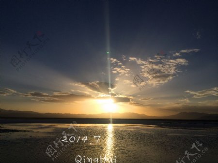 青海湖的日出图片
