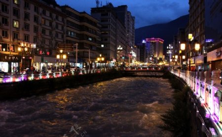 康定夜景康定图片