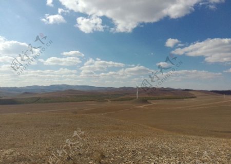 大草原上的风车图片
