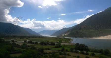 雅鲁藏布江大峡谷图片