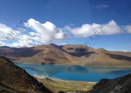 西藏天山湖泊图片