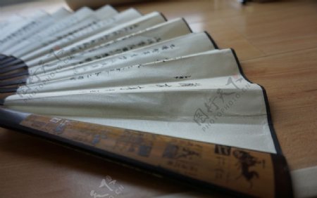 中国风木质折扇细节展示图片