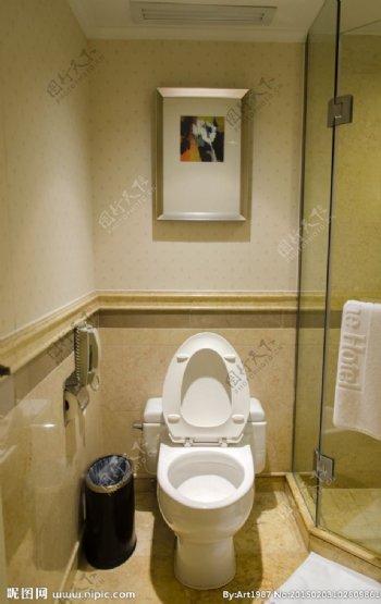 酒店卫生间图片