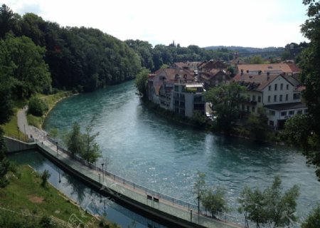 瑞士伯尔尼河岸美景图片