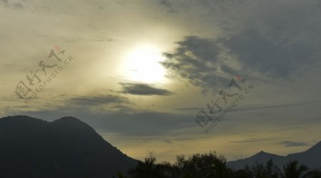 山头夕阳图片