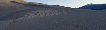 沙漠中的沙粒图片